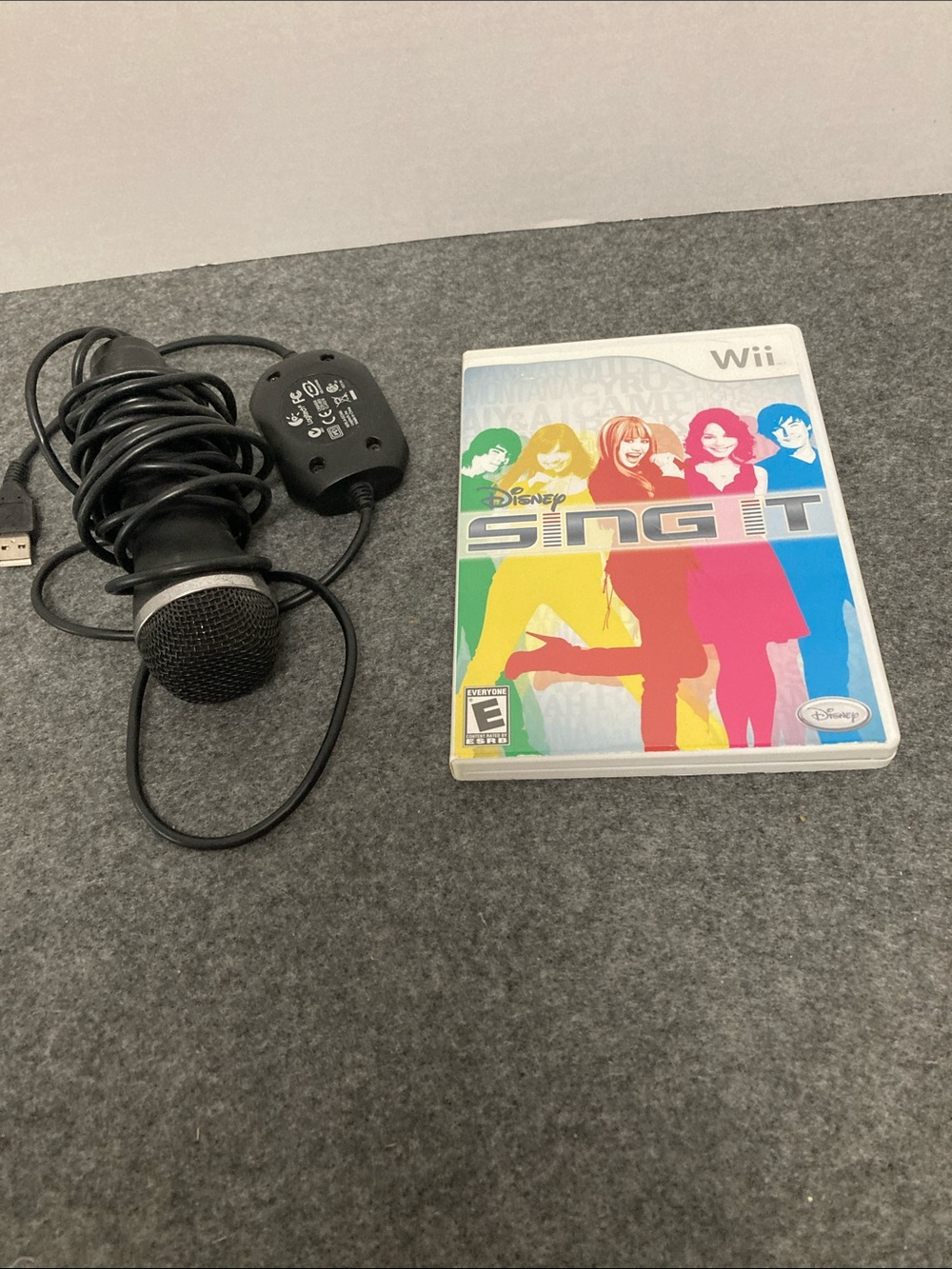 Wii Disney Sing It and microphone for Nintendo Wii bundle
